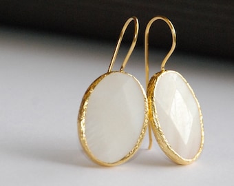 Mother Of Pearl Oval Earrings, faceted mother of pearl stones, mop earrings, dangling white earrings, white mother of pearls, white earrings