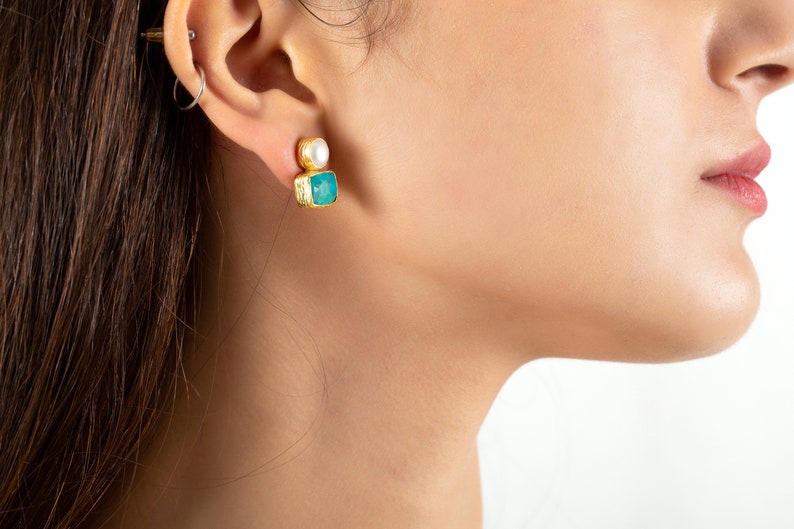 Boucles d'oreilles en forme de rectangles turquoise et perles en argent sterling 925 carats recouvert d'or 18 carats, boucles d'oreilles en turquoise et perles, clous turquoise image 4