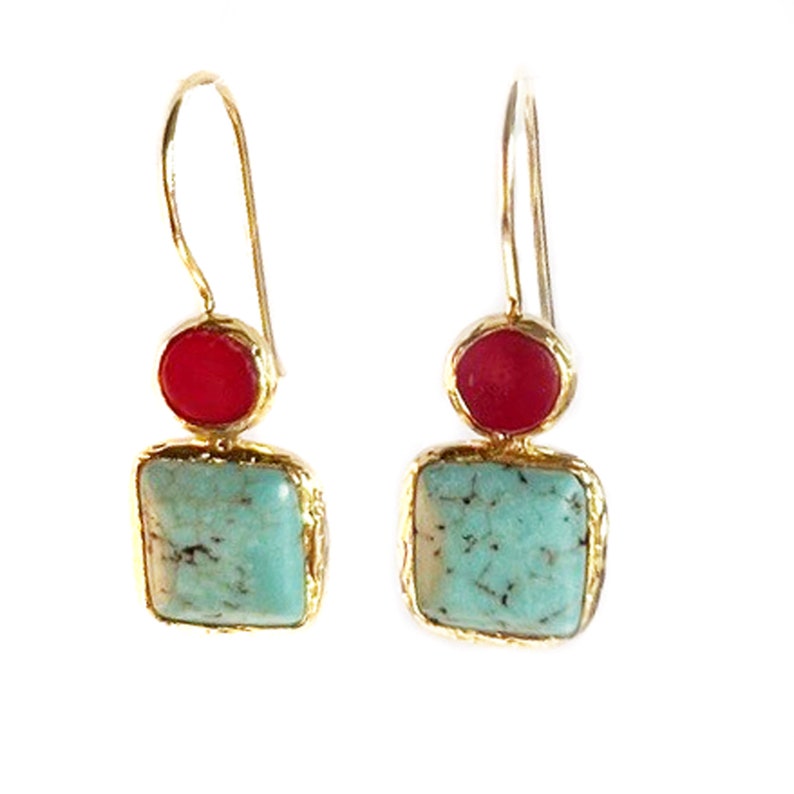 Boucles d'oreilles corail et turquoise en argent sterling recouvert d'or 18 carats, petites pierres précieuses naturelles délicates carrées de corail rouge turquoise image 3