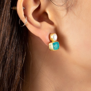 Boucles d'oreilles en forme de rectangles turquoise et perles en argent sterling 925 carats recouvert d'or 18 carats, boucles d'oreilles en turquoise et perles, clous turquoise image 3