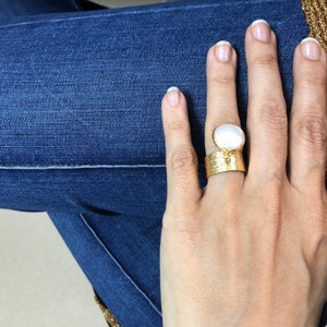 Anillo de perla colgante, anillo de perla grande, plata de ley, perla blanca, anillo de banda gruesa, anillo ajustable, anillo de encanto colgante, anillo fidget imagen 8