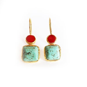 Boucles d'oreilles corail et turquoise en argent sterling recouvert d'or 18 carats, petites pierres précieuses naturelles délicates carrées de corail rouge turquoise image 4
