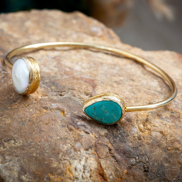 Turquoise and Pearl bangle Bracelet, sterling silver coated with 18K Gold vermeil, white pearl, blue turquoise gemstone wire bangle