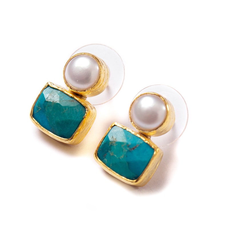 Boucles d'oreilles en forme de rectangles turquoise et perles en argent sterling 925 carats recouvert d'or 18 carats, boucles d'oreilles en turquoise et perles, clous turquoise image 2