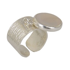 Anillo de perla colgante, anillo de perla grande, plata de ley, perla blanca, anillo de banda gruesa, anillo ajustable, anillo de encanto colgante, anillo fidget imagen 4