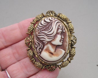 Pretty Vintage Large Cameo Pin Brooch 2 1/8"