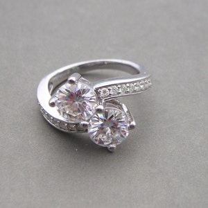 Beautiful SJ Moissanite Diamond Sterling 925 Bypass Ring Size 4