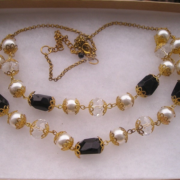 pretty Vintage Black Glass Clear Crystal & Faux Pearl Statement Necklace 22"