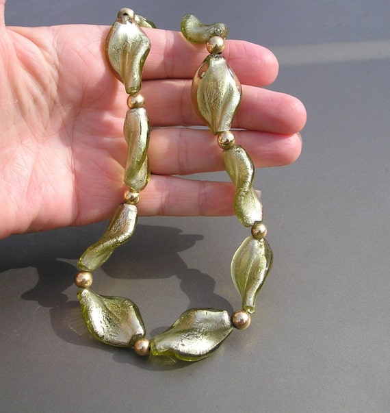 Lovely Vintage Foiled Green Art Glass Swirl Neckl… - image 3