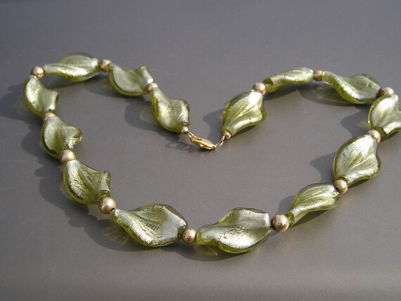 Lovely Vintage Foiled Green Art Glass Swirl Neckl… - image 2