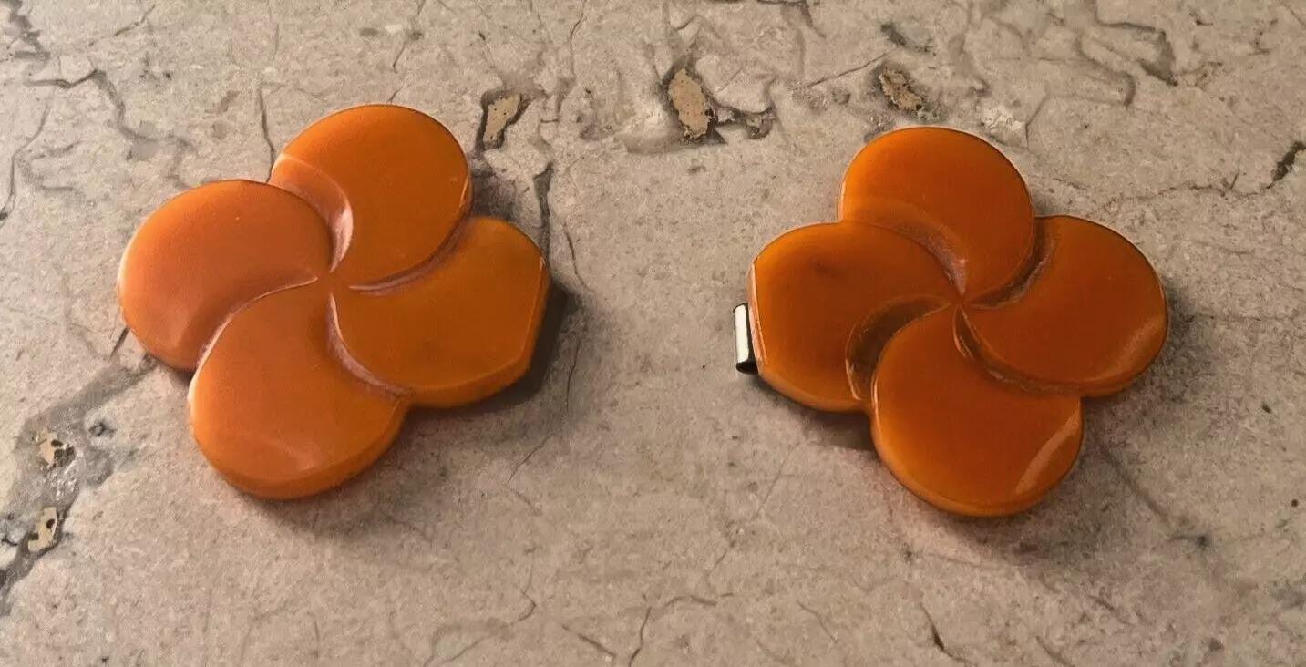 Vintage Butterscotch Bakelite Carved Flower Belt Buckle 2.25\