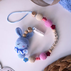 Bezaubernd und sicher: Personalisierte Schnullerclips und Rasselsets für Babys (Duschen und Neugeborene)