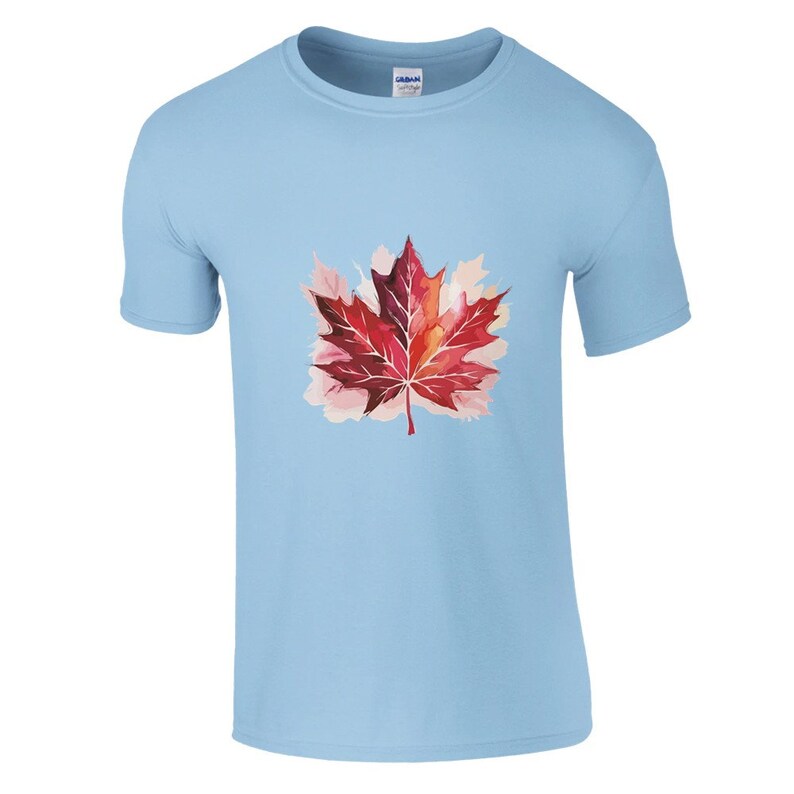 メープルリーフシャツ、カナダデーTシャツ、カナダ人へのギフト、カナダシャツ、カナダTシャツ、ユニセックスTシャツ、レディースTシャツ Light Blue