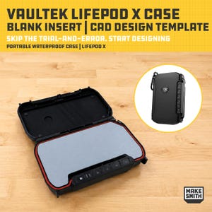 Può includere: Una custodia nera Vaultek LifePod X con un inserto in schiuma grigia vuoto per modelli di progettazione CAD. La custodia è aperta e rivela una guarnizione interna rossa. Il testo recita: VAULTEK LIFEPOD X CASE BLANK INSERT | CAD DESIGN TEMPLATE.
