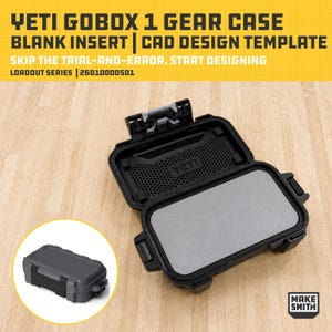 Puede incluir: Caja de engranajes YETI GoBox 1 negra con un inserto en blanco, abierta para revelar el interior. La caja está sobre una superficie de madera. El texto de la imagen dice "YETI GOBOX 1 GEAR CASE BLANK INSERT | CAD DESIGN TEMPLATE".