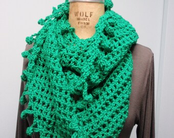 Crochet Infinity Scarf Fancy Bobble Edge in Kelly Green