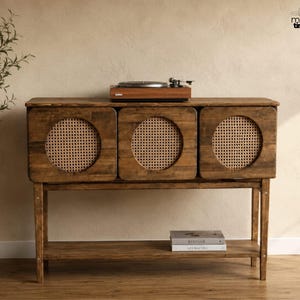 Konsolskåp i rotting med lådor, specialdesignat förvaringsskåp för vinylskivor, skivspelare