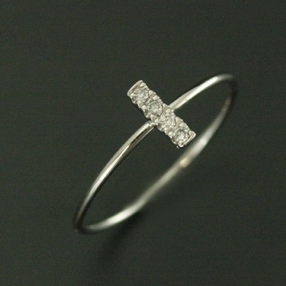 Stackable diamond right store hand rings