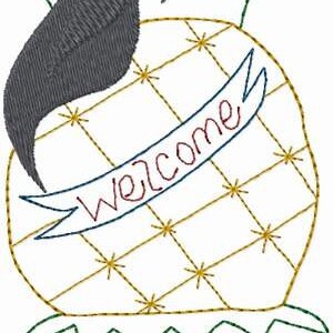 Puede incluir: Piña bordada con un pájaro negro posado en la parte superior y una pancarta que dice "Bienvenido".