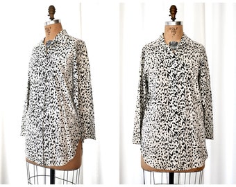 Vintage 80s 1980s White and Black Snow Leopard Print Button Down Cotton Long Shirt Tunic Top C’est Georgr