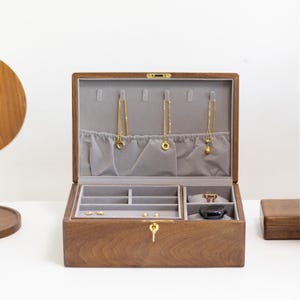 Artisan Schmuckschatulle aus Massivholz - Große zweilagige Aufbewahrung mit Schloss & individueller Gravur | Luxus Hochzeit Erinnerungsbox für Halsketten Ohrringe