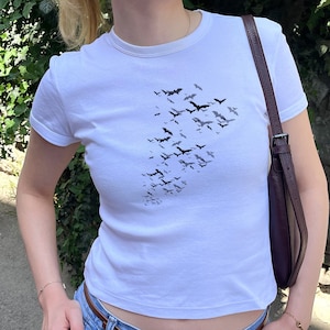 Maglietta per neonati di Halloween, Maglietta per neonati con pipistrelli scheletrici, Stagione spettrale, Croptop di Halloween, Maglietta per neonati da donna, Maglietta per neonati con pipistrelli, Maglietta per neonati autunnale