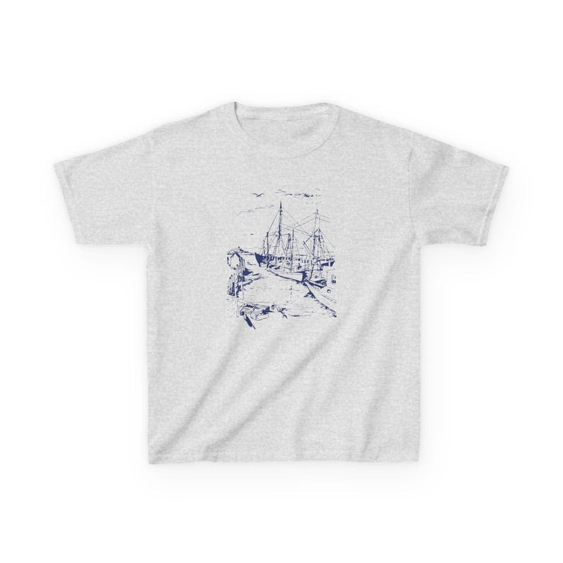A gray t-shirt with a blue ink drawing of a ship docked at a pier Sailboats Baby Tee, Seashell Baby Tee, Nautical Baby Tee, Nautical T-Shirt, Ocean Theme Crop Tee, Beach Day Crop Top, Summer Baby Tee