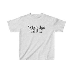 Who's That Girl Baby Tee, Girly Baby Tee, Trendy Shirt, Trendy Baby Tee, Retro Tee, Cool T Shirt, Cute Crop Tee, Trendy Crop Top, Y2K Shirt zdjęcie 4