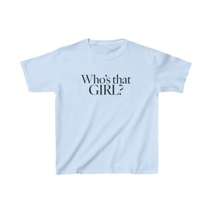 Who's That Girl Baby Tee, Girly Baby Tee, Trendy Shirt, Trendy Baby Tee, Retro Tee, Cool T Shirt, Cute Crop Tee, Trendy Crop Top, Y2K Shirt zdjęcie 6