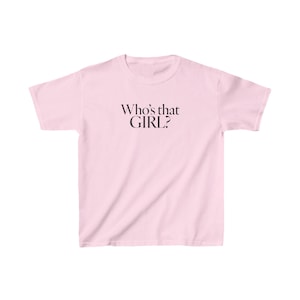 Who's That Girl Baby Tee, Girly Baby Tee, Trendy Shirt, Trendy Baby Tee, Retro Tee, Cool T Shirt, Cute Crop Tee, Trendy Crop Top, Y2K Shirt zdjęcie 5