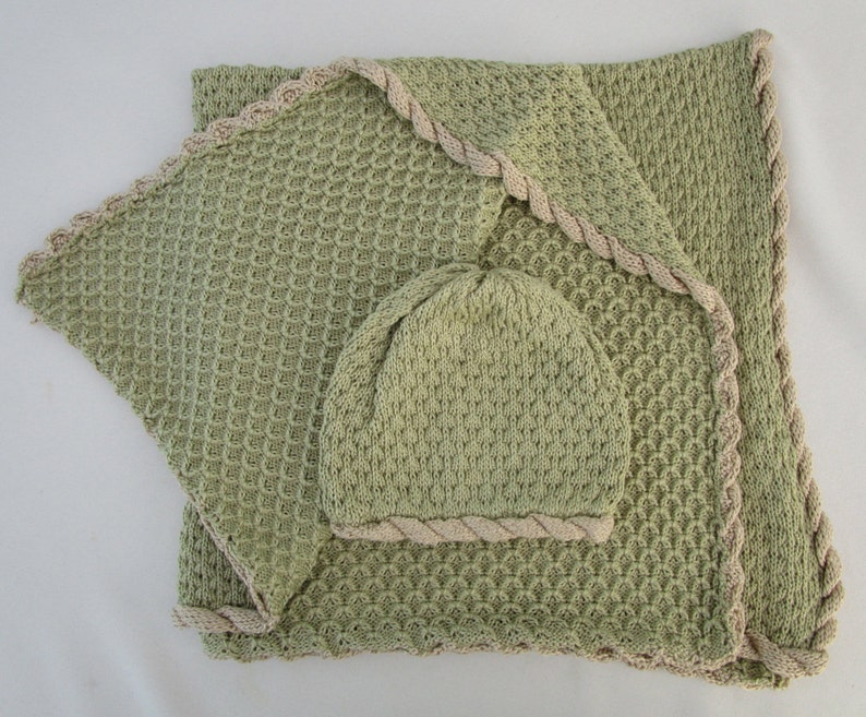 Bamboo Baby Blanket & Hat Willow pale green image 4