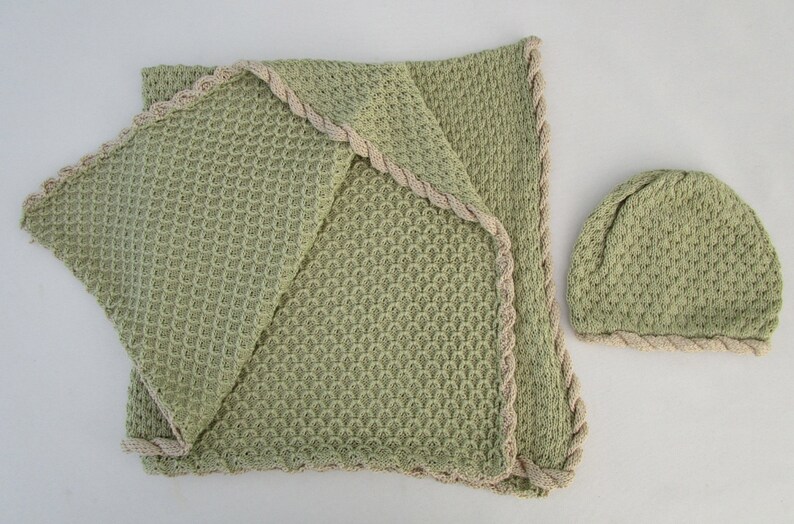 Bamboo Baby Blanket & Hat Willow pale green image 2