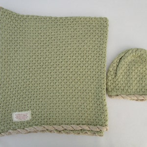 Bamboo Baby Blanket & Hat Willow pale green image 1