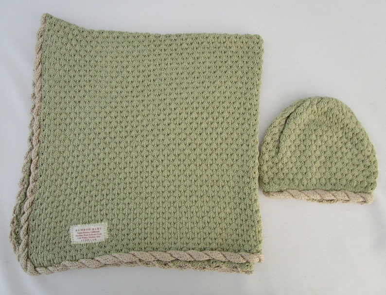 Bamboo Baby Blanket & Hat Willow pale green image 1