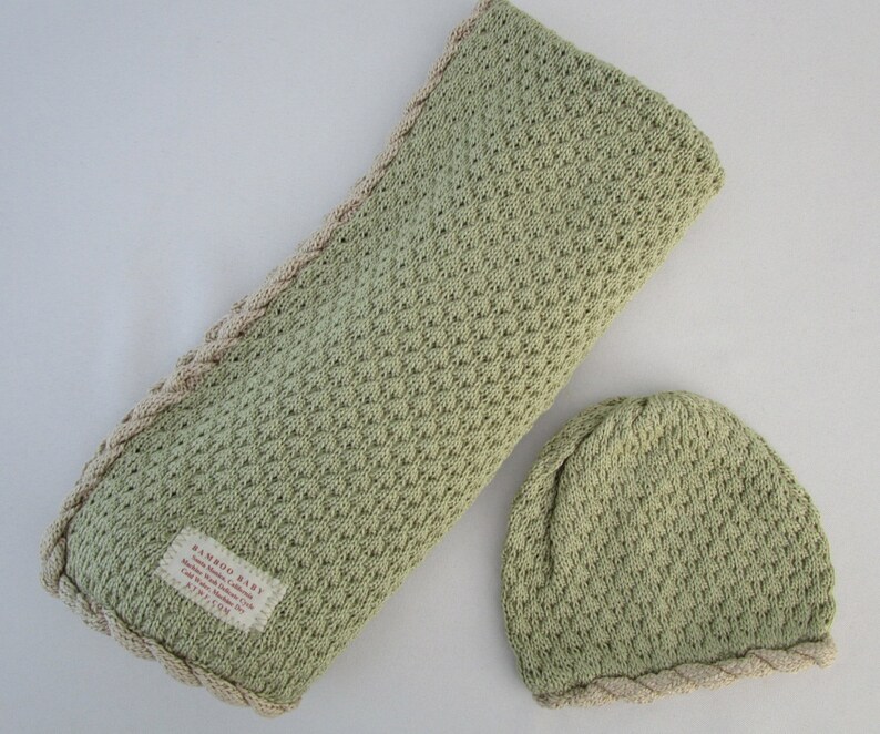 Bamboo Baby Blanket & Hat Willow pale green image 3