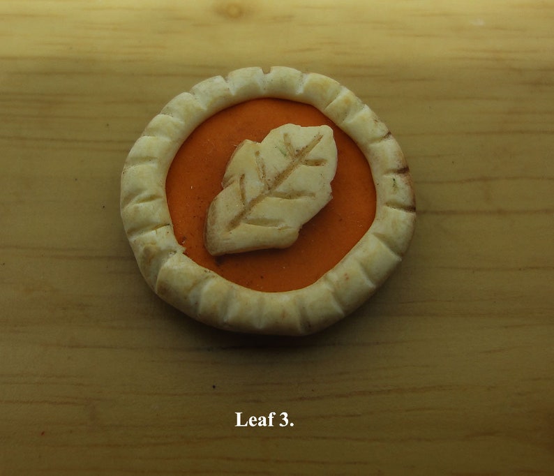 Miniature Pumpkin Pie With Leaf Design Crust 1:12 Scale