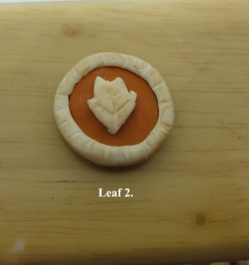 Miniature Pumpkin Pie With Leaf Design Crust 1:12 Scale
