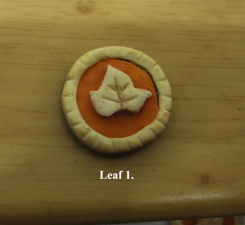 Miniature Pumpkin Pie With Leaf Design Crust 1:12 Scale