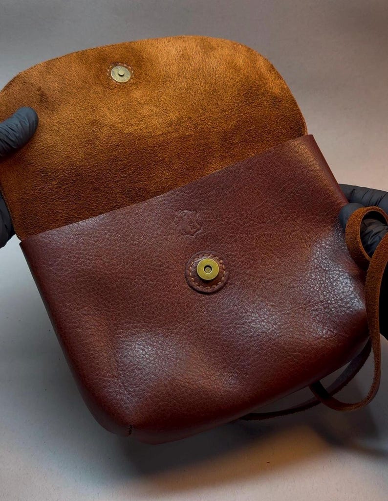 Bag – pattern and tutorial in PDF format. Create a stylish accessory with your own hands, ideal as a gift or for your personal collection. Detailed instructions make it easy, even for beginners, to craft a functional and fashionable bag.