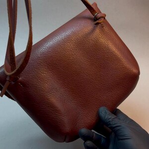 Bag pattern – PDF template with instructions. Design a unique accessory yourself! The step-by-step guide makes it simple and fun. Perfect for everyday use or as a handmade gift to showcase your personal touch and creativity.