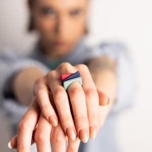 Polymer Clay Ringe Set von 3 - Benutzerdefinierte Farbe stapelbare Ringe, minimaler geometrischer handgefertigter Schmuck