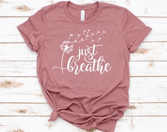 Just Breathe, camisa para mujer, camiseta de yoga, camisa de diente de león, camisa Just Breathe, camisa de meditación, camisa de yoga, camisa de relajación, regalo para yoga
