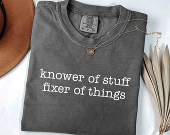 Camiseta Comfort Colors® "Sabedor de cosas, reparador de cosas", regalo divertido para papá manitas, camiseta para el Día del Padre, regalo para papá, camiseta gráfica para hombre