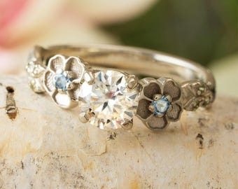 Handgemaakte verlovingsring met bloemendecoratie