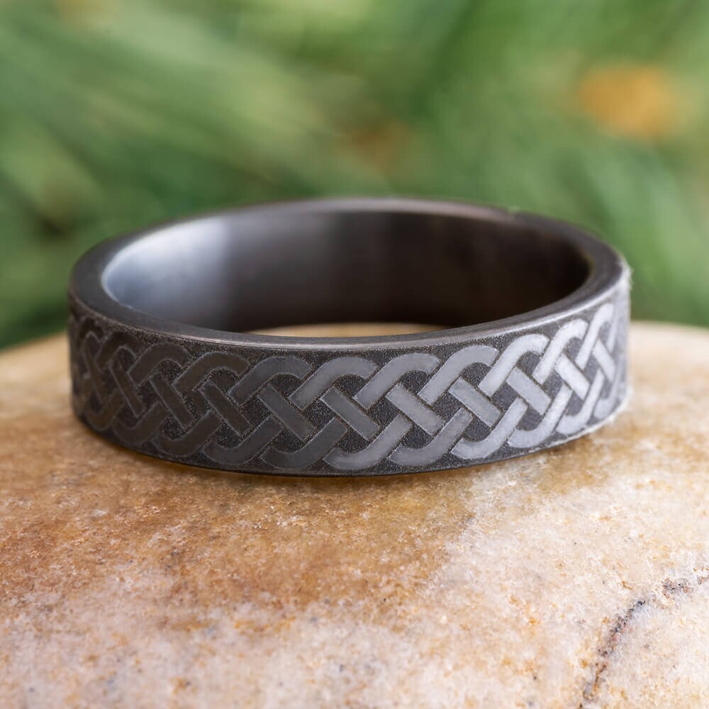 Black celtic ring discount