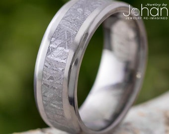 Beveled Edge Meteorite Men's Wedding Band in Titanium