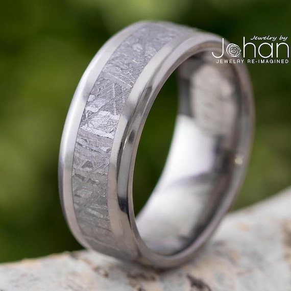 Beveled Edge Meteorite Men's Wedding Band in Titanium