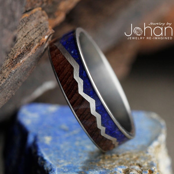 Bergring mit Lapis Lazuli & natürlichen Redwood Inlays, personalisieren Sie mit der Holzart Ihrer Wahl, 100+ Optionen