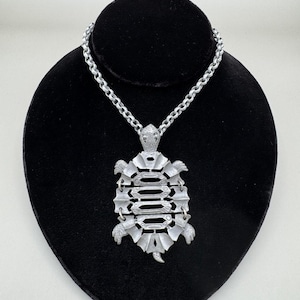 Vintage L. Razza Gelenk Schildkröte Boho Zinn Anhänger Halskette