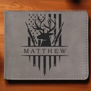 Portafoglio da uomo in pelle rustica con motivo di caccia al cervo e bandiera americana, regalo personalizzato per Natale, festa del papà, amanti dell&#39;aria aperta